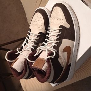 Woman's Air Jordan 1 Mid